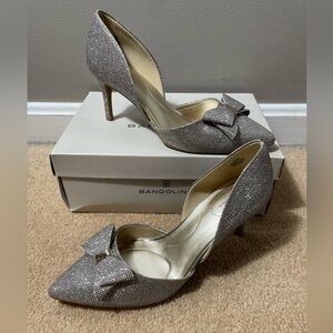 Bandolino Glitter Bow Heels in Gold 8.5